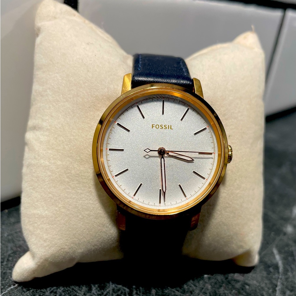 SOLD - Beautiful Ladies Fossil Watch With Blue Leather Band - New Battery